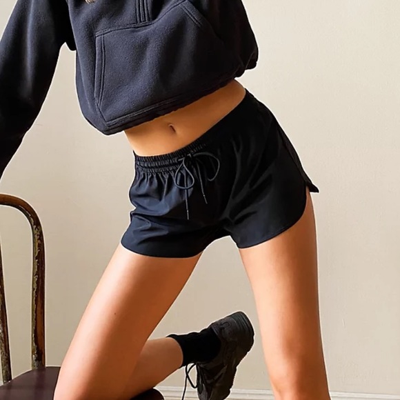 TNA ARITZIA- TnaMove Distance Shorts - Picture 1 of 6